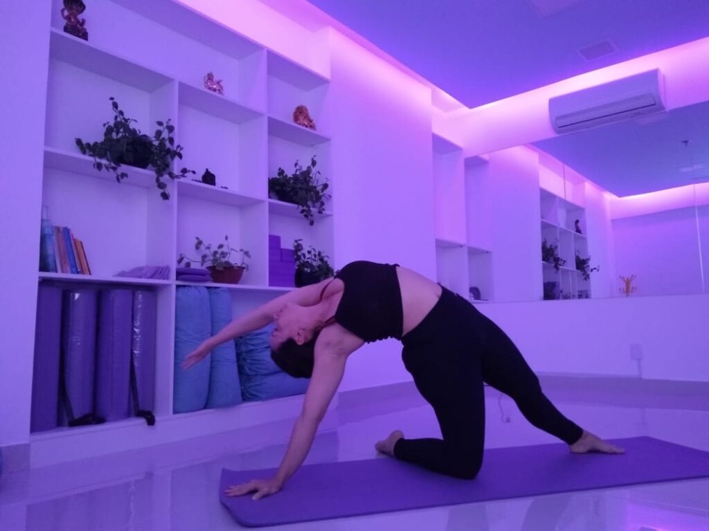 Hatha Yoga: pratica e benefícios - Yogateria
